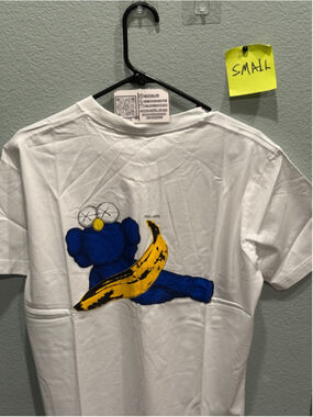Uniqlo KAWS Banana Graphic Tee 341-471321 S Size